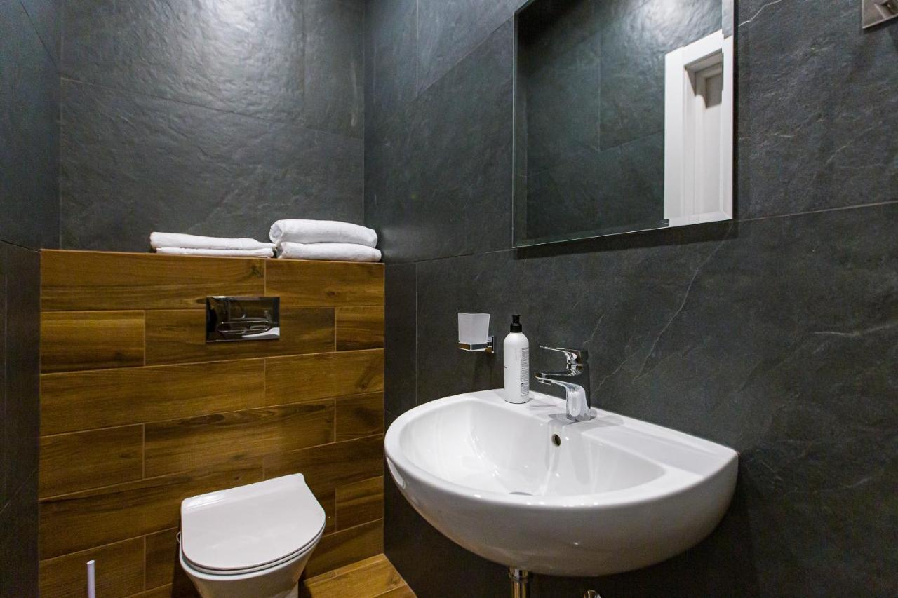3 Vodna Apartment 利沃夫 外观 照片