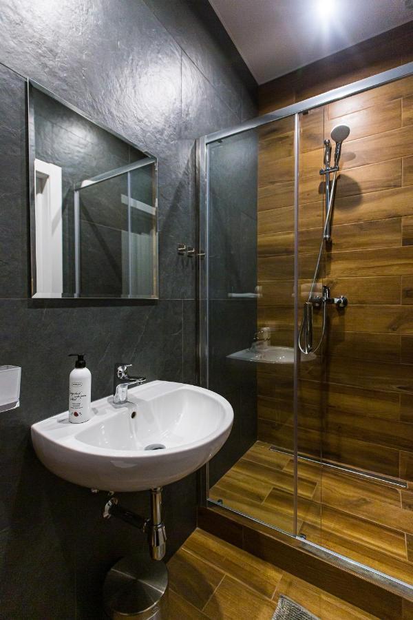 3 Vodna Apartment 利沃夫 外观 照片
