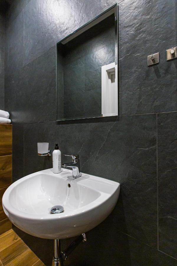 3 Vodna Apartment 利沃夫 外观 照片